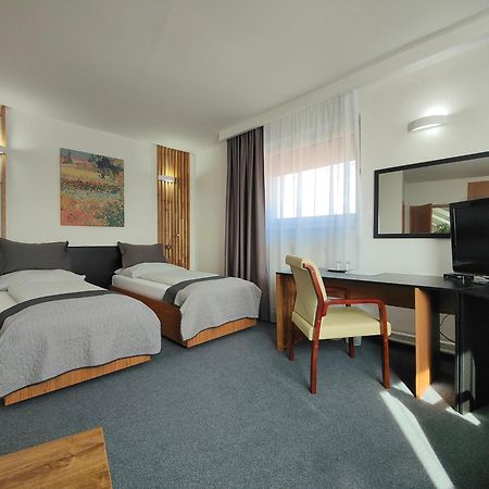 Hotel P7 ลูเชนเยช ภายนอก รูปภาพ