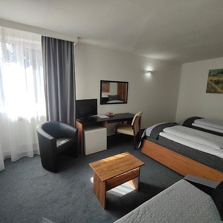 Hotel P7 ลูเชนเยช ภายนอก รูปภาพ