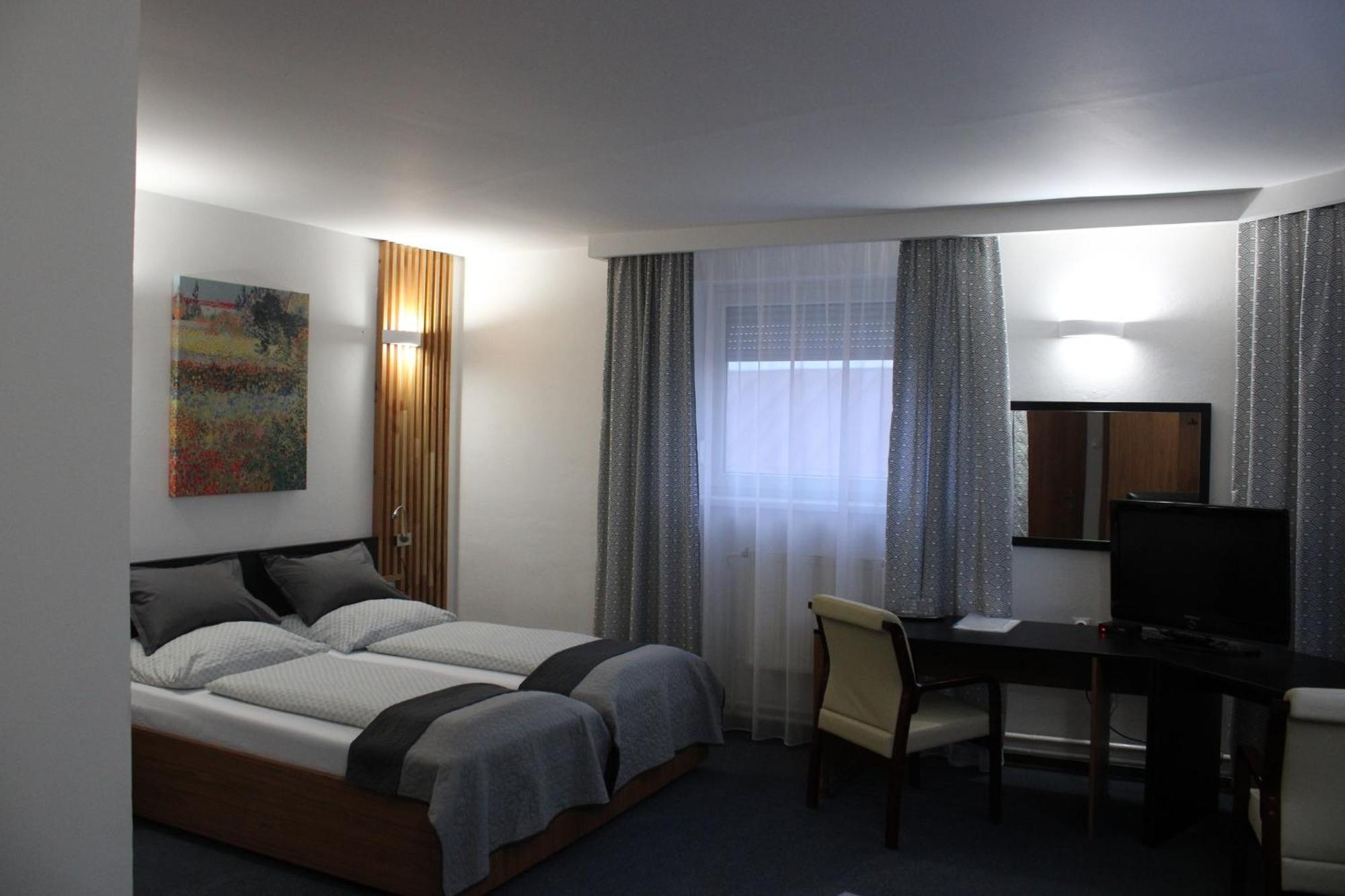 Hotel P7 ลูเชนเยช ภายนอก รูปภาพ