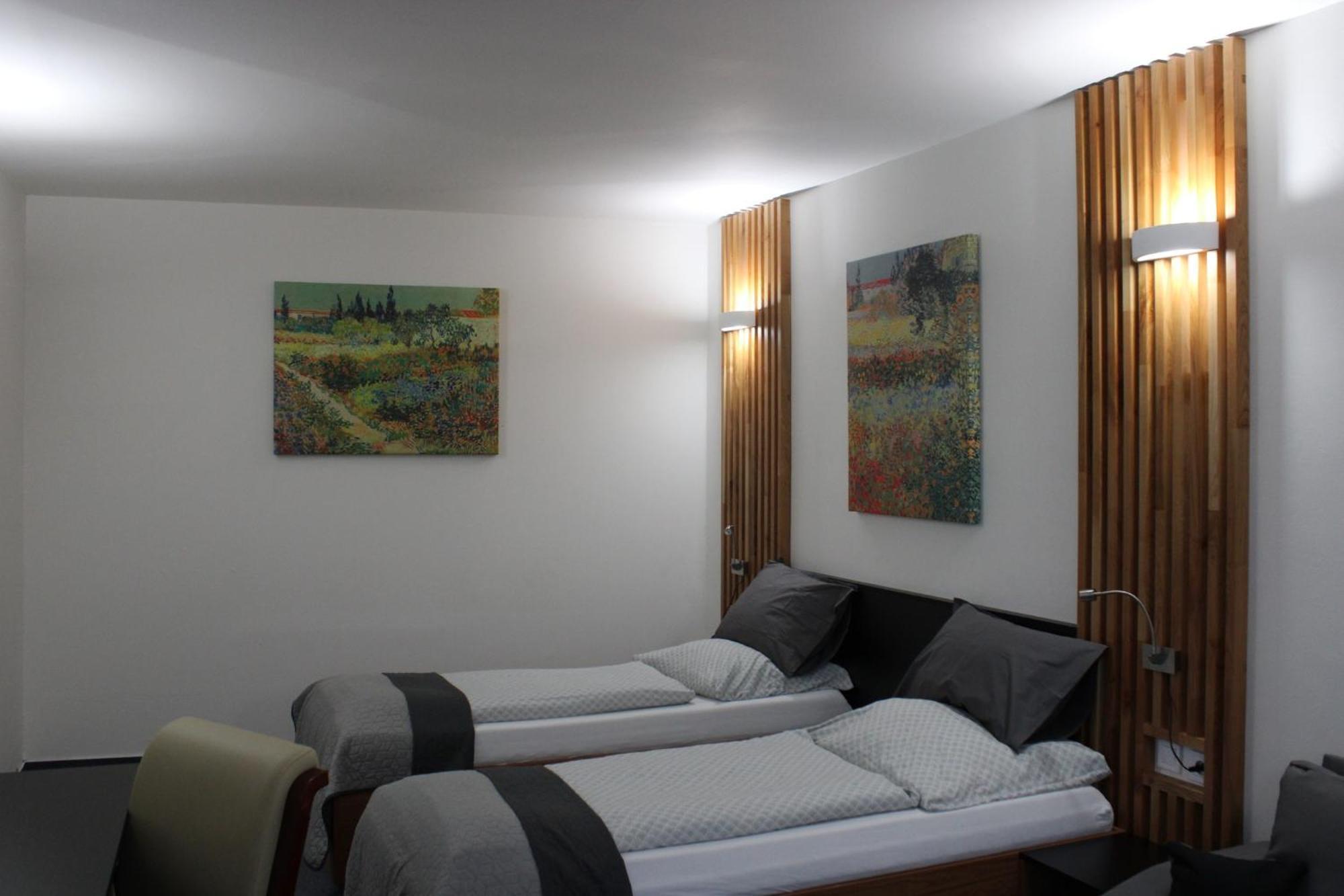 Hotel P7 ลูเชนเยช ภายนอก รูปภาพ