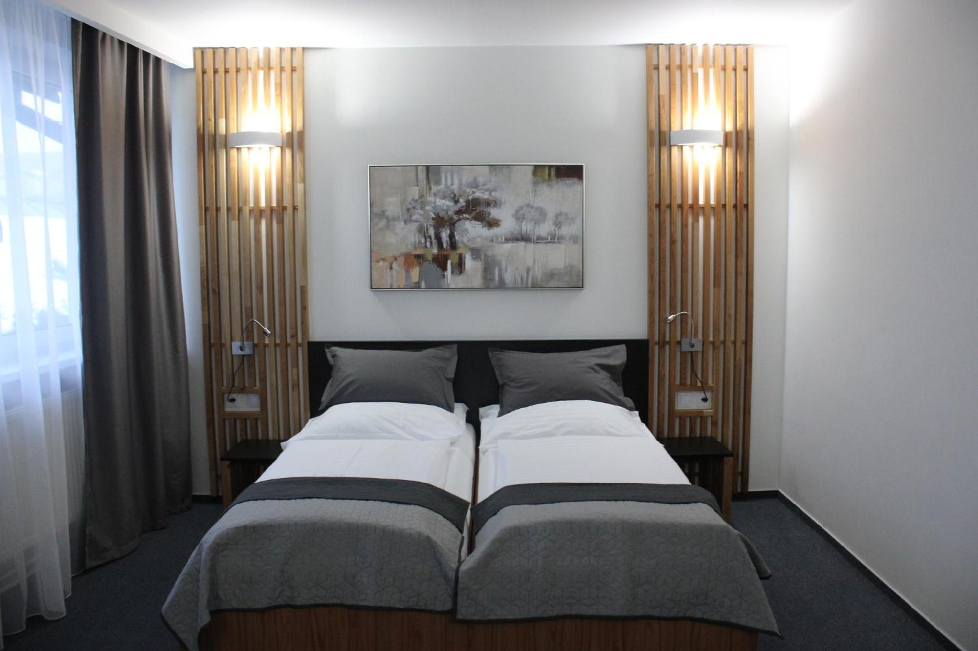 Hotel P7 ลูเชนเยช ภายนอก รูปภาพ